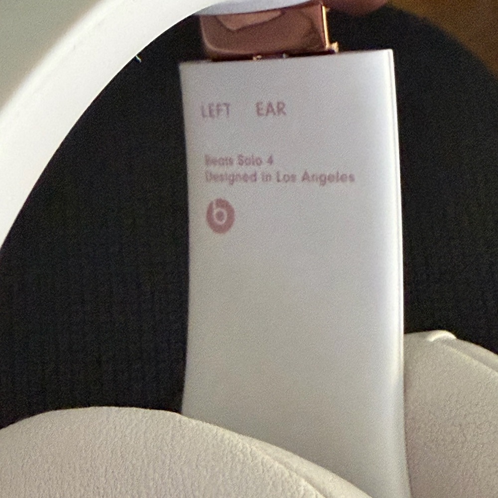 Beats Solo4 Wireless Headphones - On-Ear Wireless Headphones - Cloud Pink - Picture 3 of 6